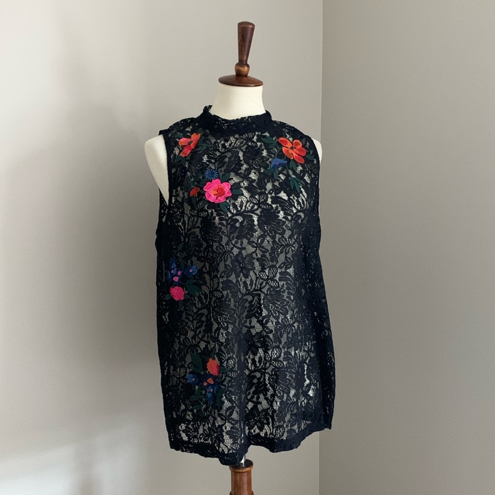 Lovely lace shell with embroidered flowers
